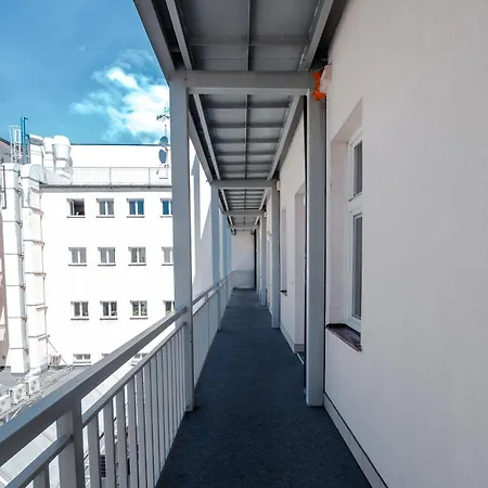 艾丽卡广场酒店 3*